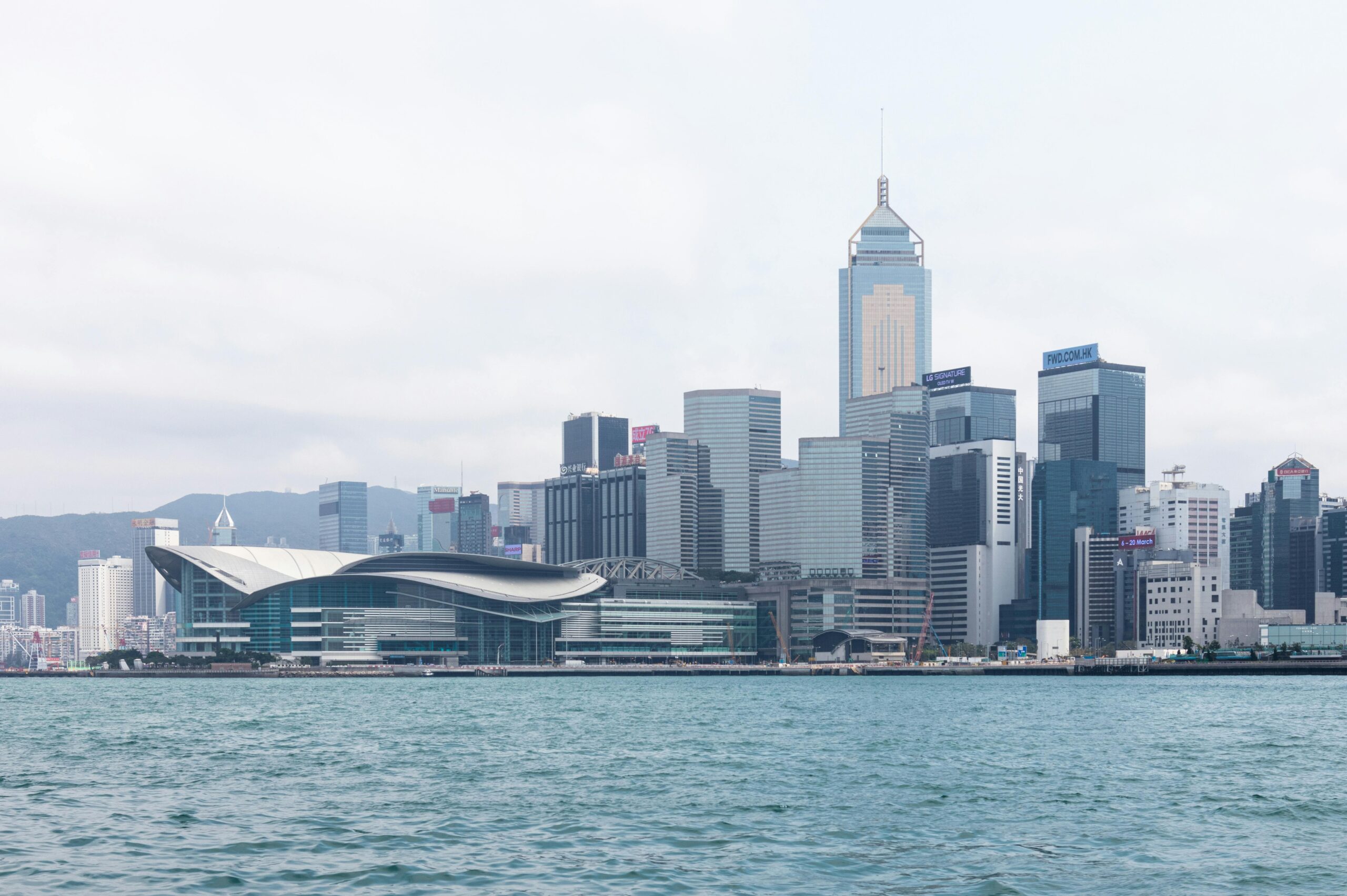 为什么资金持续流向香港保险市场？哪些人适合配置香港保险？